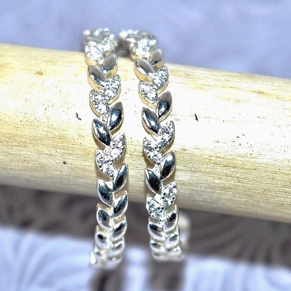 💞💗 Vintage Silver Leaf Dangle Hoop Earrings